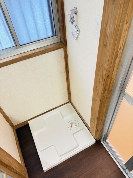 物件内観写真10　(洗濯機置場)