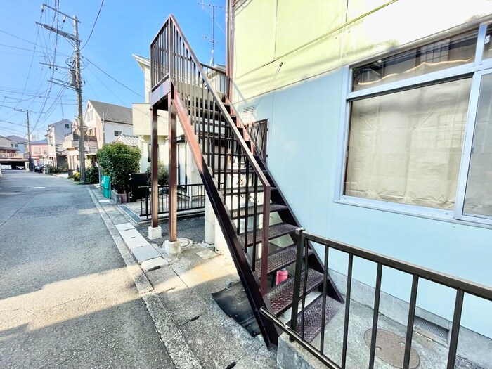 物件外観写真3　(エントランス部分)