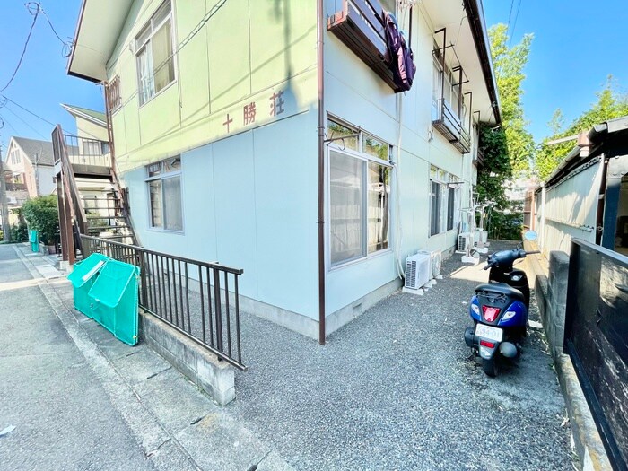 物件外観写真6　(エントランス部分)