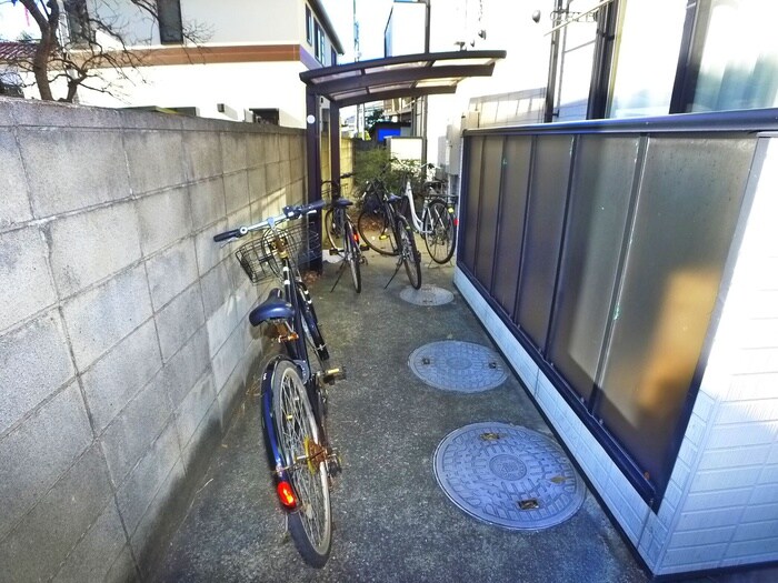 物件外観写真4　(駐輪場)