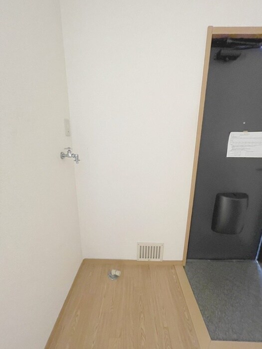 物件内観写真18　(洗濯機置場)