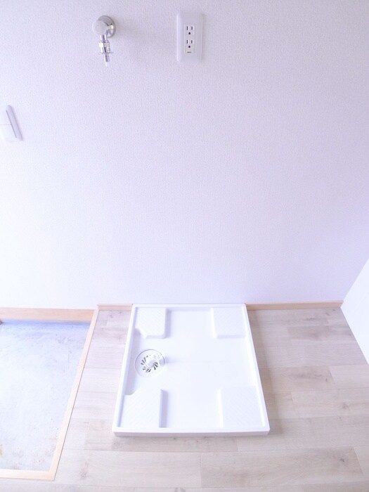 物件内観写真15　(洗濯機置場)