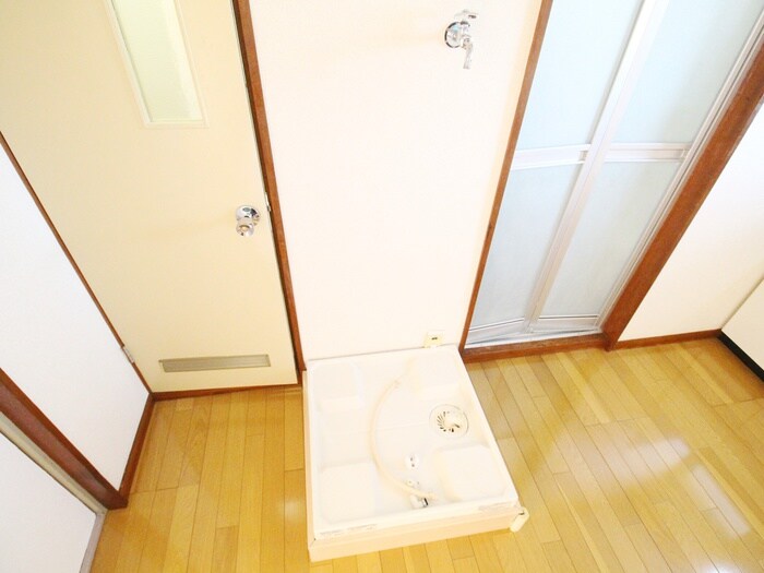 物件内観写真12　(洗濯機置場)