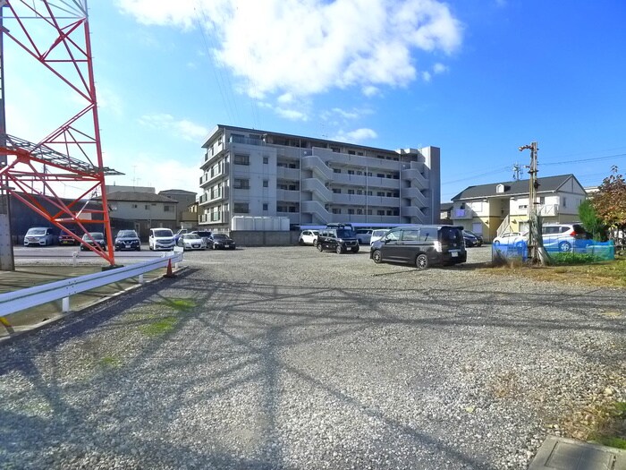 物件外観写真2　(駐車場)