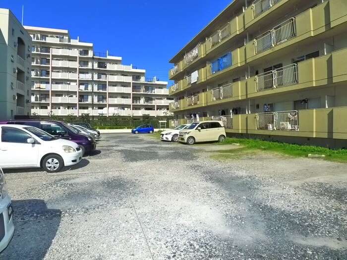 物件外観写真3　(駐車場)