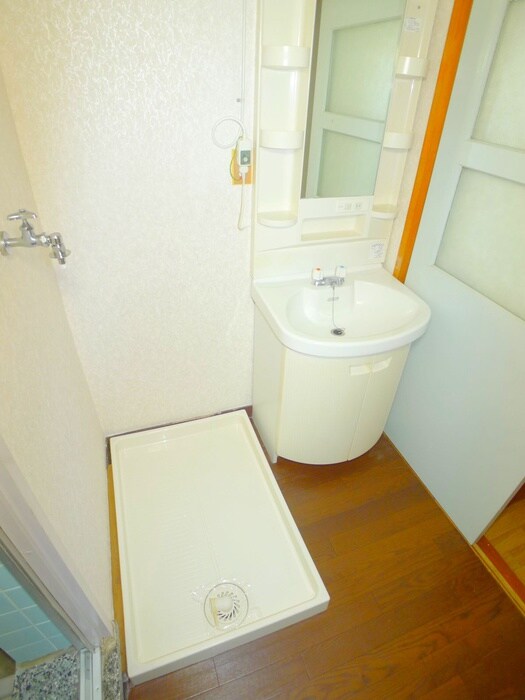 物件内観写真16　(洗濯機置場)