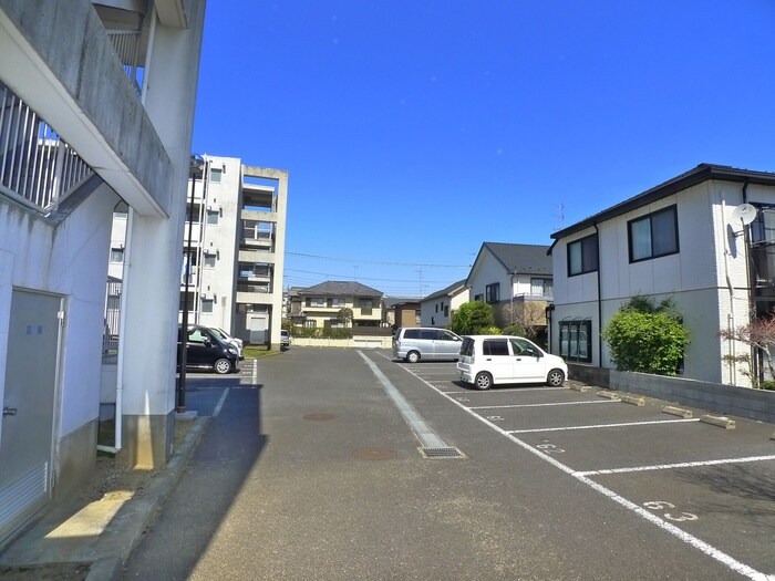 物件外観写真5　(駐車場)