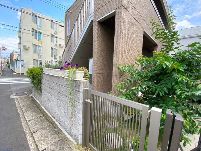 物件外観写真3　(エントランス部分)