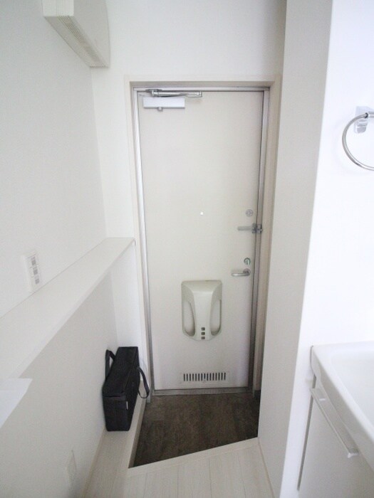 物件内観写真18　(玄関)