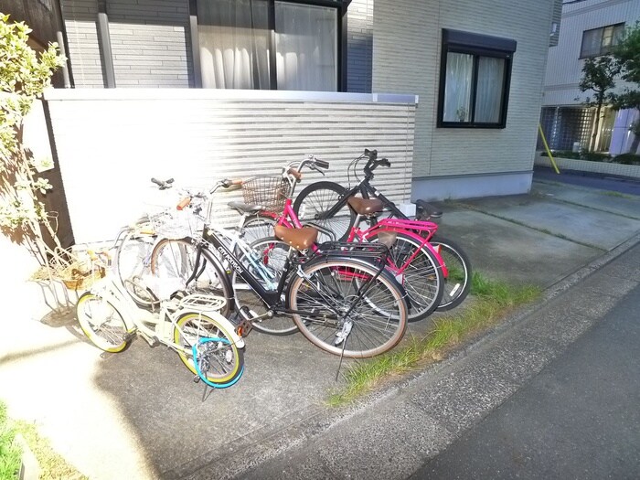 物件外観写真3　(駐輪場)