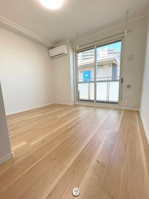 物件内観写真12　(室内からの展望)