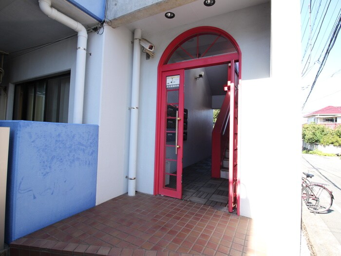 物件外観写真2　(エントランス部分)