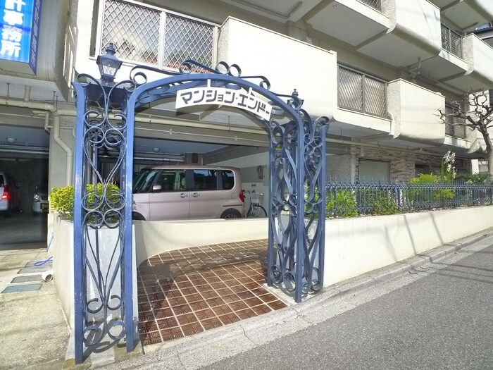 物件外観写真4　(エントランス部分)