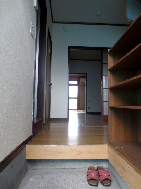 物件内観写真4　(玄関)