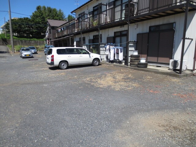 物件外観写真3　(駐車場)