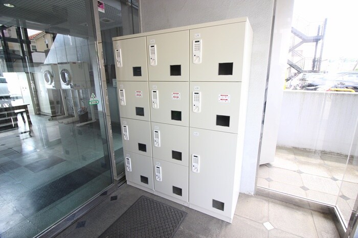 物件外観写真6　(エントランス部分)