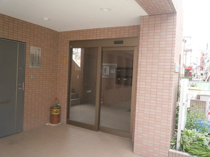 物件外観写真3　(エントランス部分)