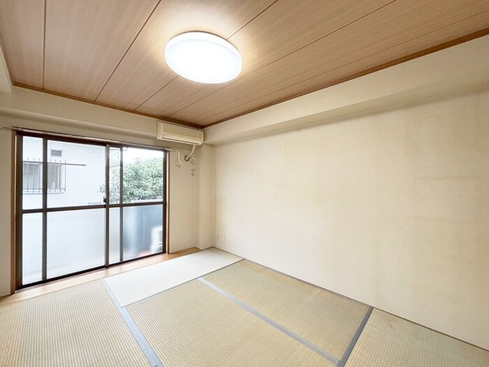 物件内観写真7　(室内からの展望)