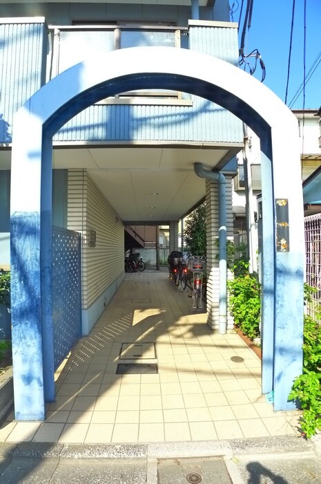 物件外観写真3　(エントランス部分)