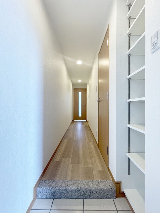 物件内観写真7　(玄関)