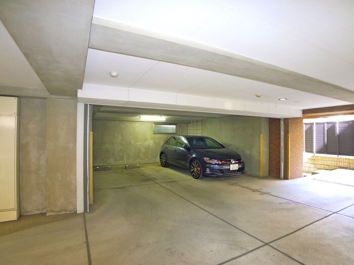 物件外観写真6　(駐車場)