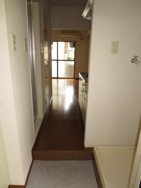 物件内観写真16　(玄関)