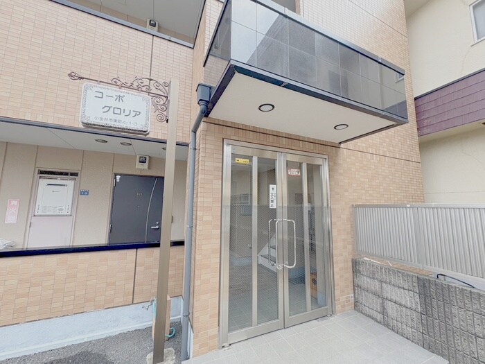 物件外観写真3　(エントランス部分)