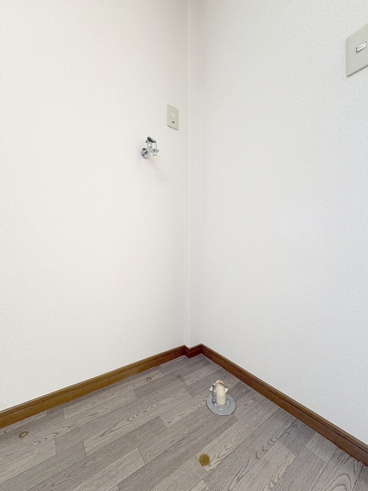 物件内観写真17　(洗濯機置場)