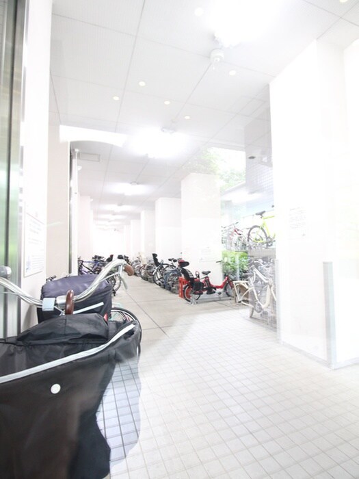 物件外観写真4　(駐輪場)