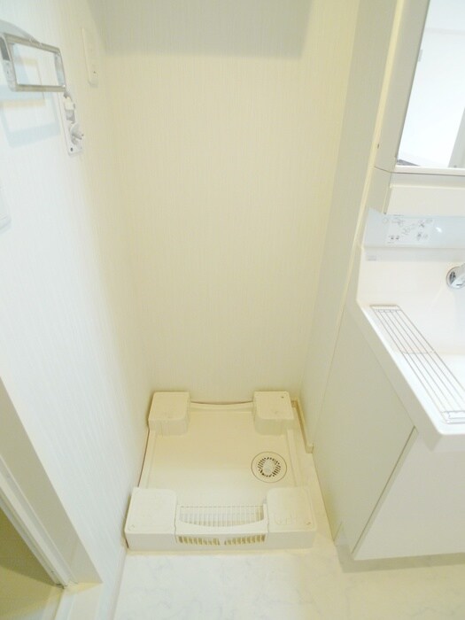 物件内観写真12　(洗濯機置場)