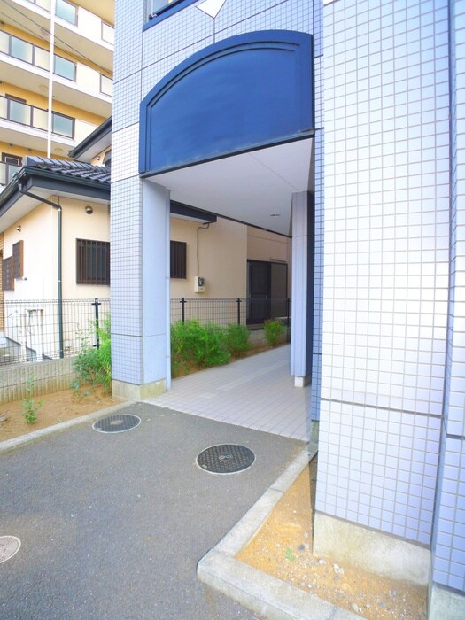 物件外観写真2　(エントランス部分)