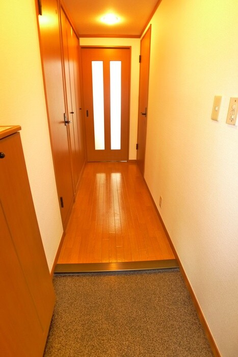 物件内観写真16　(玄関)