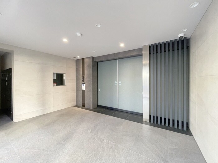 物件外観写真4　(エントランス部分)