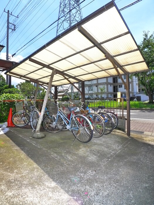 物件外観写真4　(駐輪場)