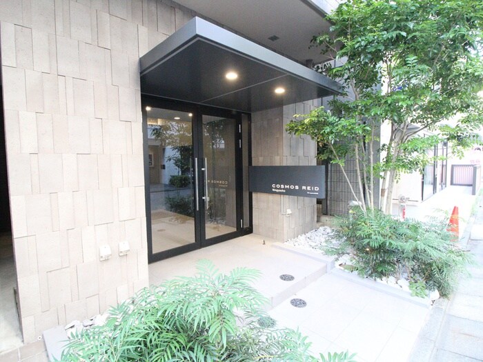 物件外観写真3　(エントランス部分)