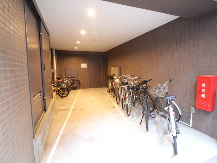 物件外観写真5　(駐輪場)