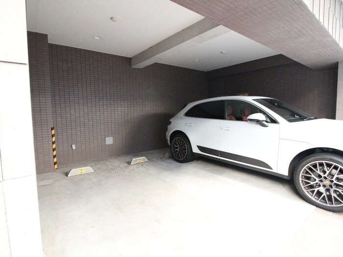 物件外観写真6　(駐車場)