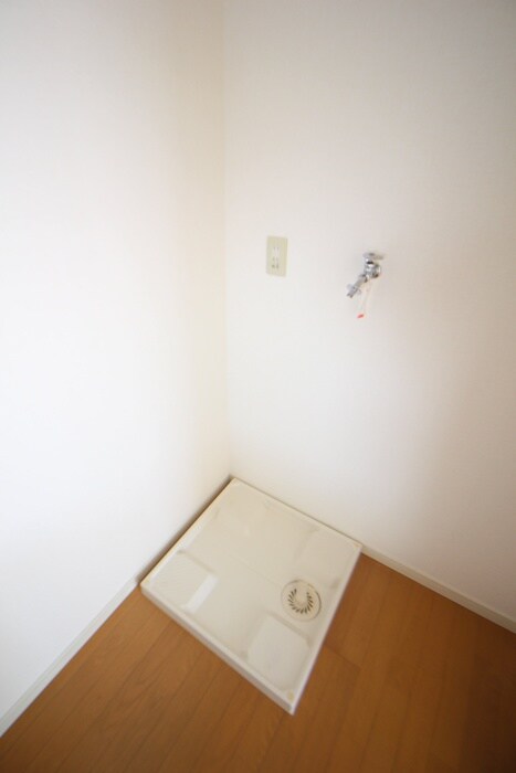 物件内観写真12　(洗濯機置場)