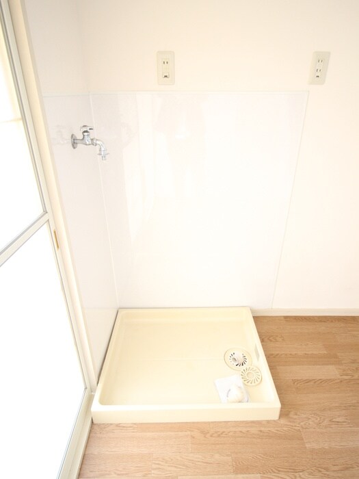 物件内観写真18　(洗濯機置場)