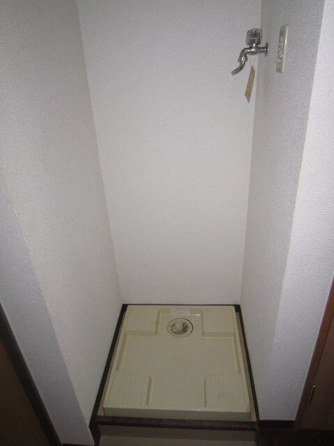 物件内観写真10　(洗濯機置場)