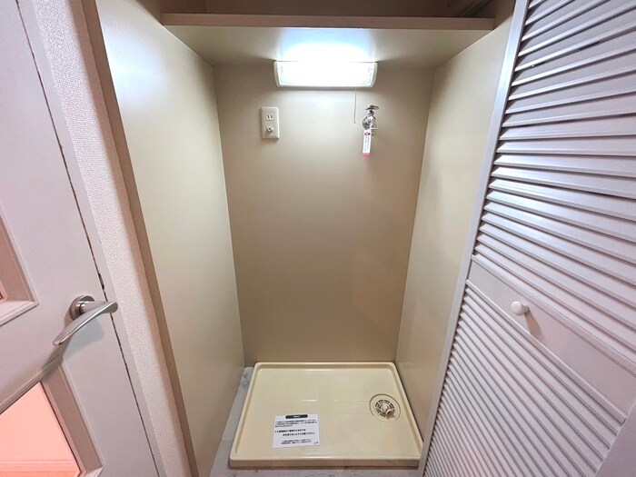 物件内観写真18　(洗濯機置場)