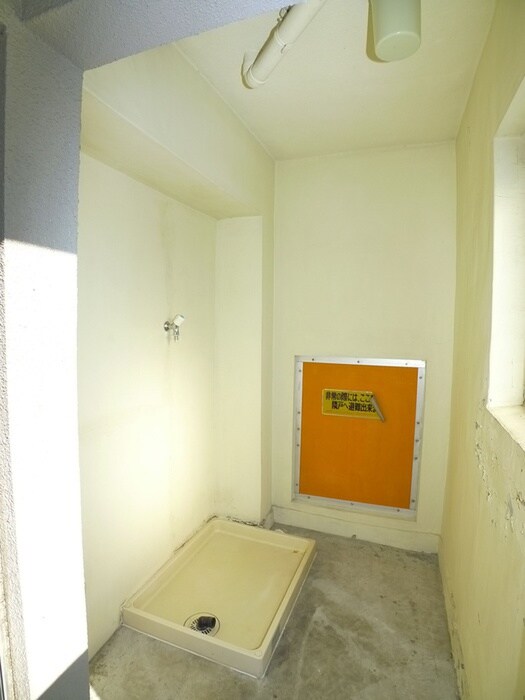 物件内観写真8　(洗濯機置場)