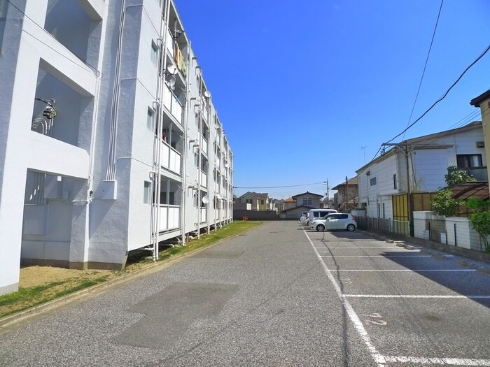 物件外観写真3　(駐車場)