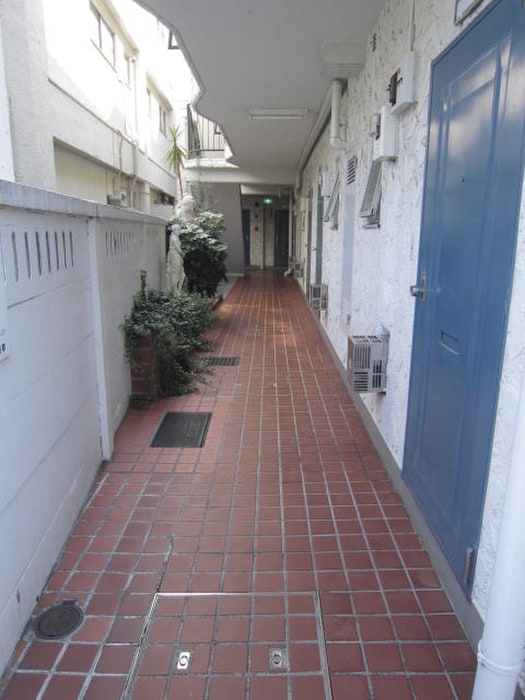 物件外観写真5　(エントランス部分)