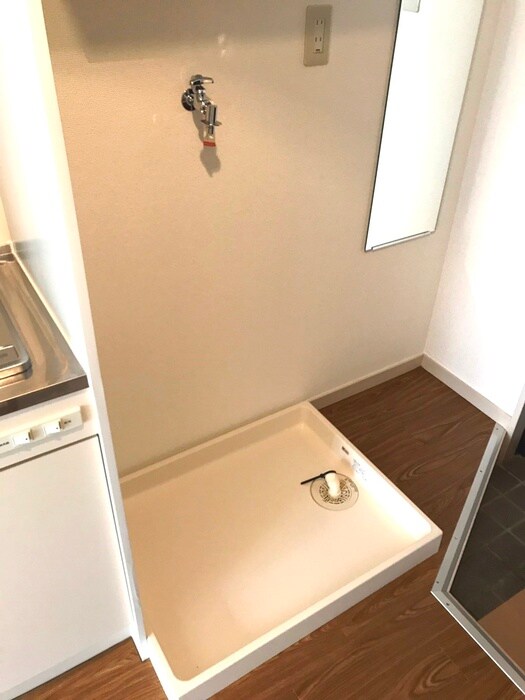 物件内観写真16　(洗濯機置場)