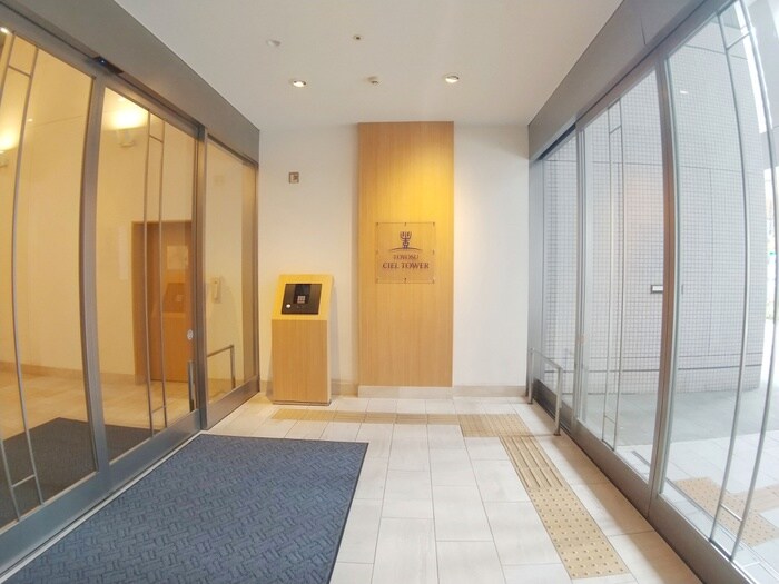 物件外観写真4　(エントランス部分)