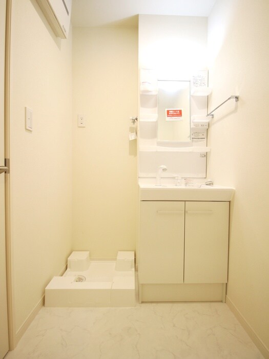 物件内観写真16　(洗濯機置場)