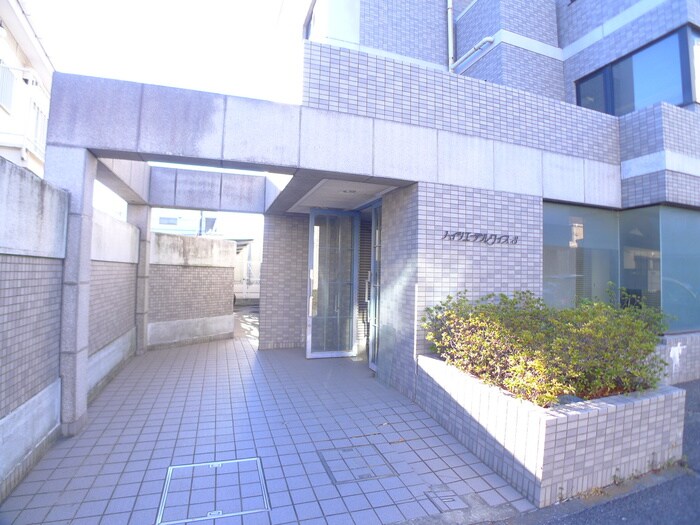 物件外観写真3　(エントランス部分)