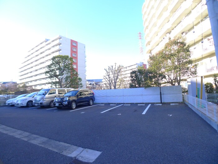 物件外観写真4　(駐車場)