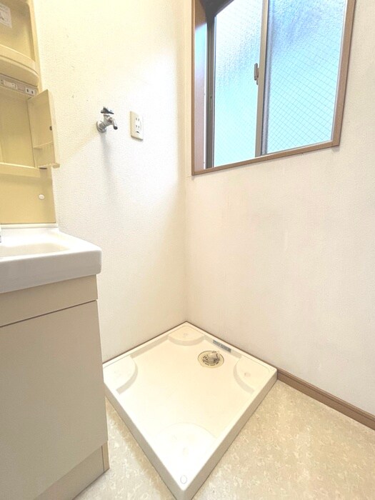 物件内観写真13　(洗濯機置場)